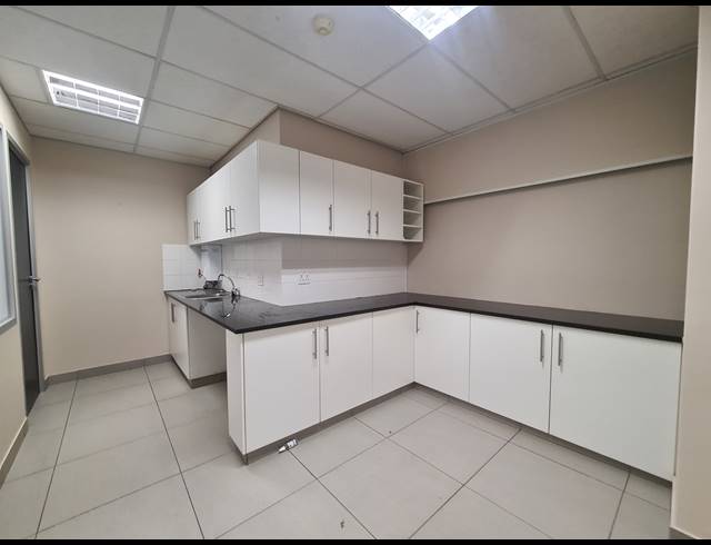 303M² OFFICE TO LET IN MAGALIESSIG